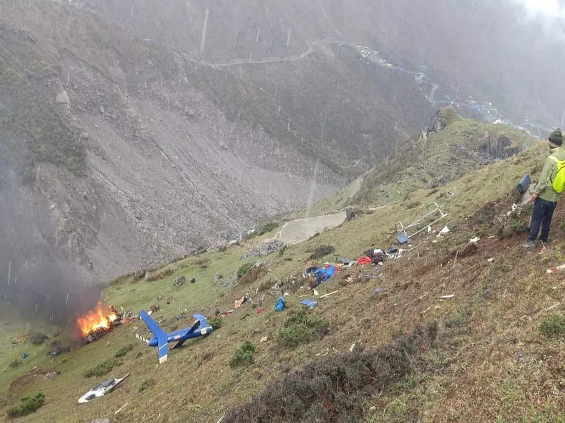 उत्तराखंड: केदारनाथ में बड़ा हादसा, हेलिकॉप्टर क्रैश होने से 6 लोगों की मौत.