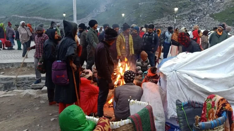 चारधाम यात्रा : 24 घंटे में ही 16 श्रद्धालुओं की मौत हो चुकी है चारों धामों में मौतों का आंकड़ा 91