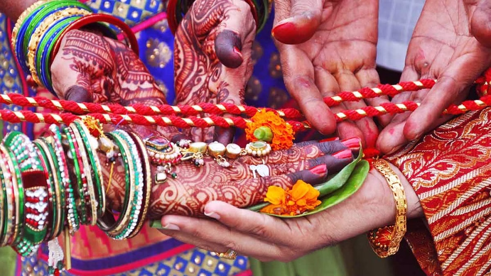 कहां से आती हैं शादी की परंपराएं  ?
