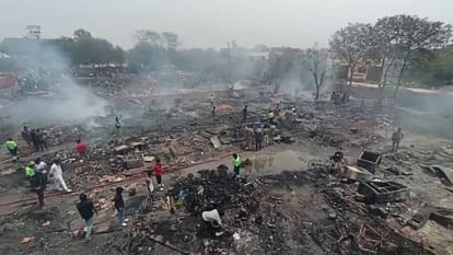 लखनऊ: सिलेंडर से लगी आग ने 80 झुग्गियों को जलाया, क्षेत्र में मची अफरा-तफरी