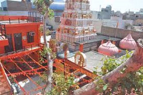 मंदिर में पंखे कूलर व एसी चढ़ाने वाली मन्नत का सच !