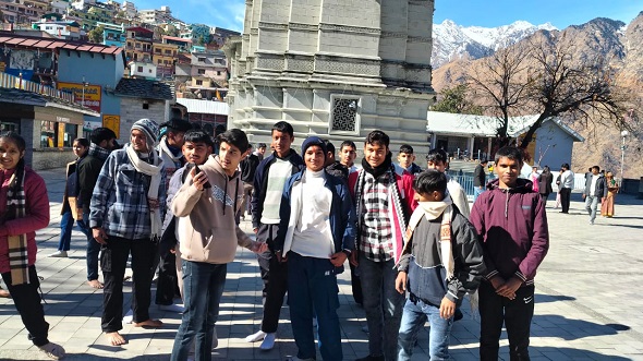 नृसिंह मंदिर में उमड़ी श्रद्धालुओं की भीड़