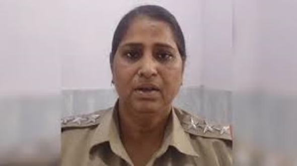 ये राक्षस मेरी जान ले लेगा… महिला जेलर की गुहार