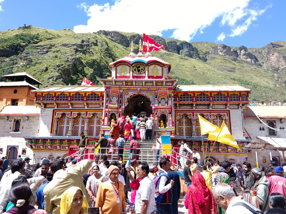 मुख्यमंत्री के जन्मदिन पर बदरी-केदार सहित कई प्रमुख मंदिरों में हुई पूजा-अर्चना व हवन