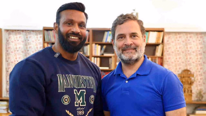 कोटद्वार के ‘मोहम्मद दीपक’ से दिल्ली में गर्मजोशी से मिले राहुल गांधी, गले लगाकर बढ़ाया उत्साह.