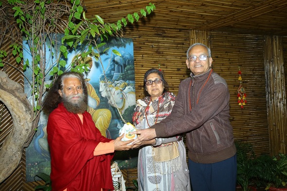 गंगा यात्रा पर परमार्थ पहुंचे मॉरीशस के उच्चायुक्त देव दिलियम