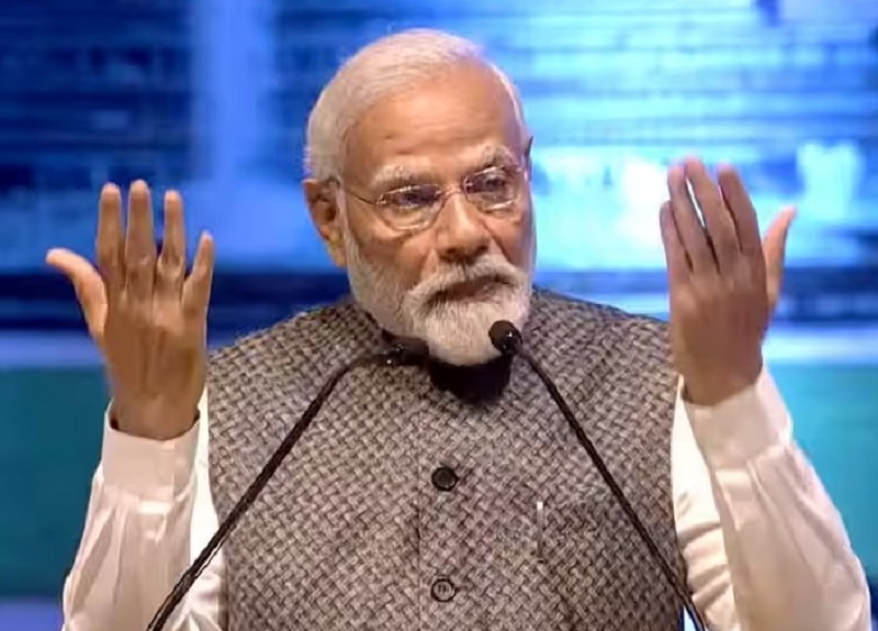 “प्रधानमंत्री नरेंद्र मोदी ने यूट्यूबर्स को संबोधित किया और स्वच्छता, डिजिटल पेमेंट, और वोकल फॉर लोकल के महत्व को बताया”