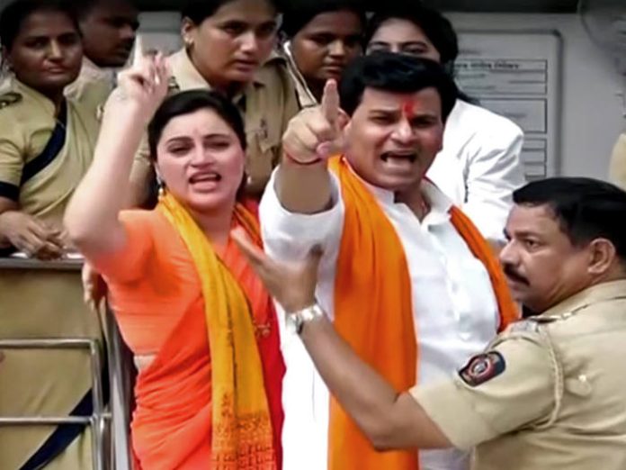 नवनीत राणा को हाईकोर्ट से फटकार, रद्द नहीं होगी FIR – कोर्ट ने कहा- जितनी बड़ी पावर, उतनी बड़ी जिम्मेदारी