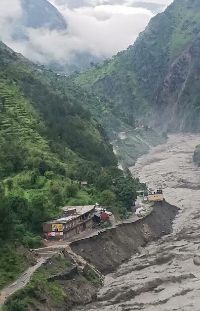 उत्तराखंड में बादल फटा, पहाड़ों के पुराने जख्म फिर हरे