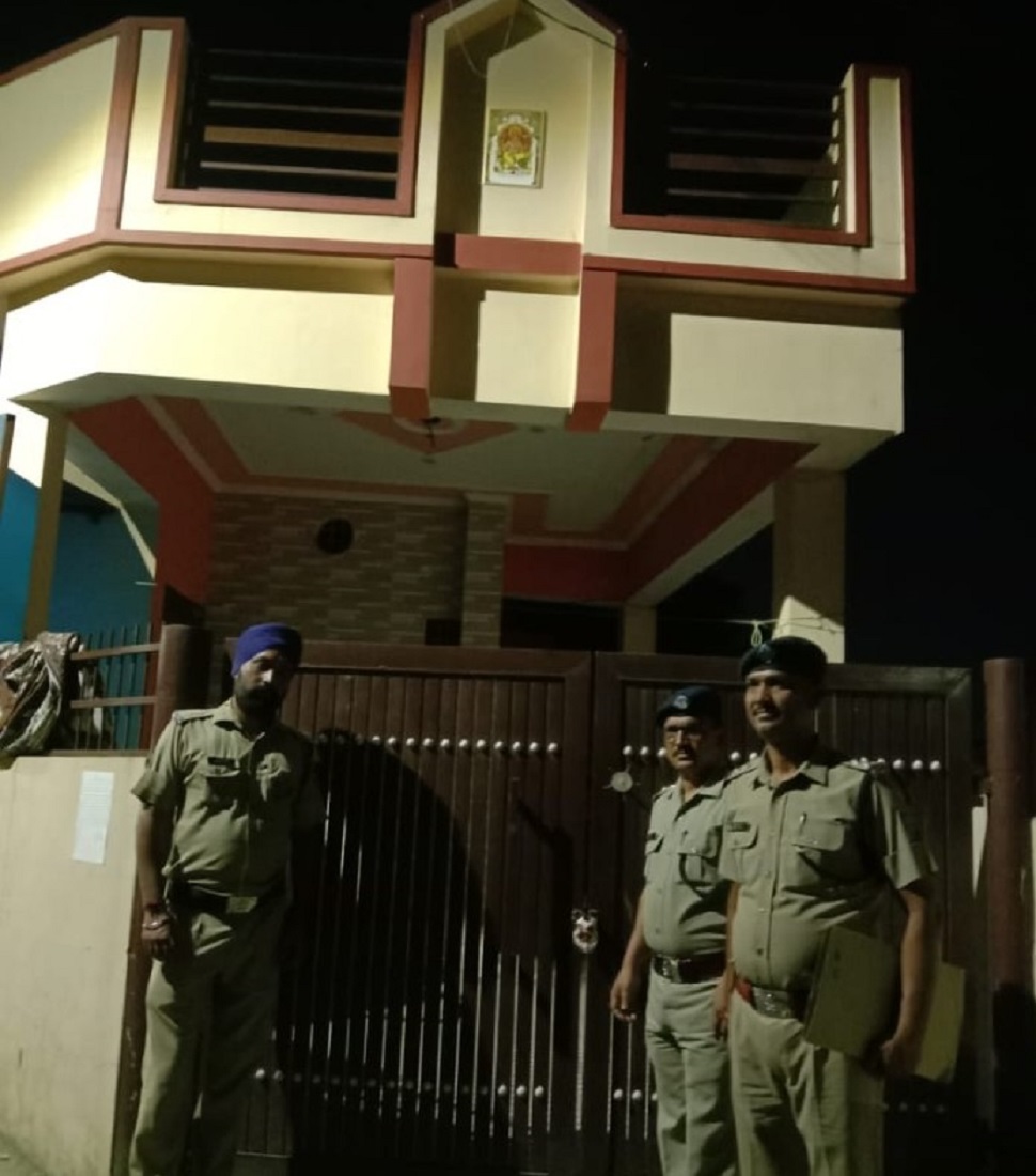 “डीएम और एसएसपी के बेहतर तालमेल का असर, नशा तस्कर गैंगस्टर कपिल देव की 50 लाख की संपत्ति हुई रात में सील”