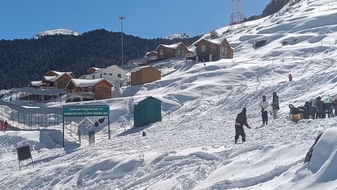 औली में नेशनल स्कीइंग चैंपियनशिप का रोमांच,