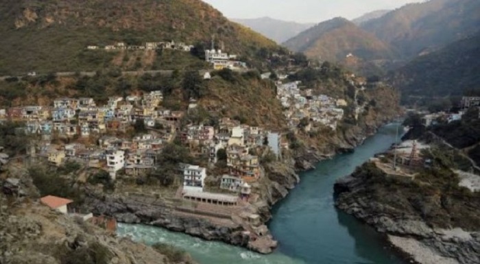 “उत्तराखंड में बाहरी लोगों के प्रतिबंध की मांग”