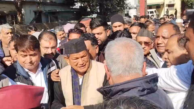 रील विवाद: पूर्व सीएम हरीश रावत ने भाजपा पर लगाए गंभीर आरोप, एफआईआर दर्ज कराने पहुंचे थाने