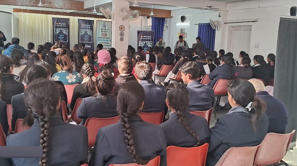 स्कूली छात्र/छात्राओं के बीच दून पुलिस का मिशन सुरक्षा