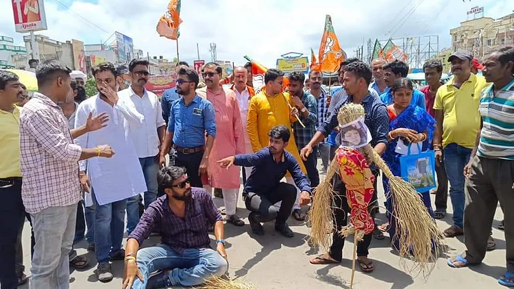 फिल्म ‘Kaali’ को लेकर बंगाल में हंगामा जारी, महुआ मोइत्रा की गिरफ्तारी की मांग, ममता बनर्जी का आया बयान