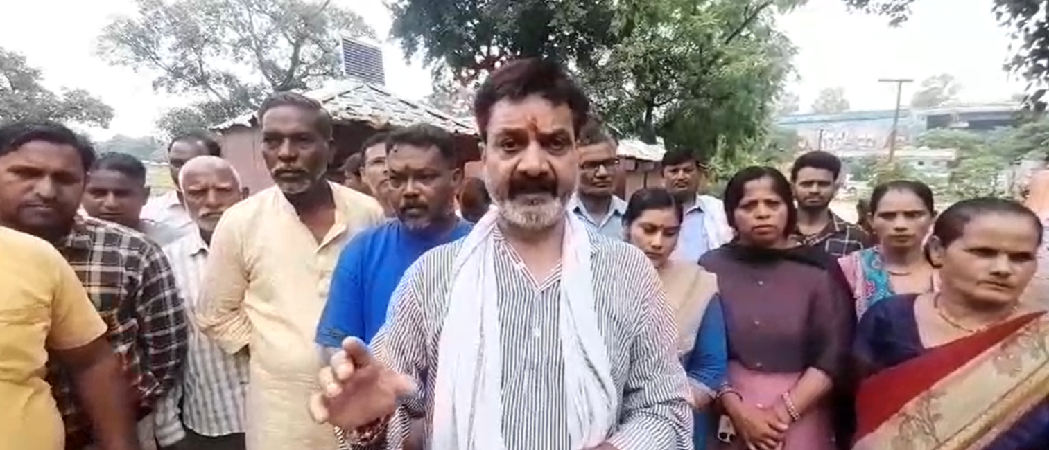 रेडी पटरी व्यापारियों का धरना, पांच सूत्रीय मांगों पर जोर