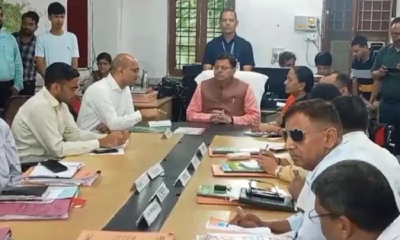 एक्शन में सीएम धामी, कंट्रोल रूम पहुँचे, गौरीकुंड का लिया अपडेट