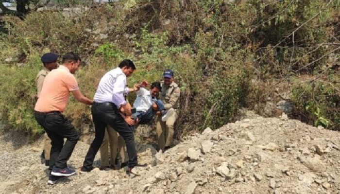 पुरकूल मालसी रोड में लैंडस्लाइड,,,पांच घायल..