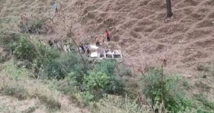 दिल दहला देने वाली खबर,,यहाँ बारात से वापस आ रही जीप गिरी खाई में,,चार लोगों की दर्दनाक मौत....