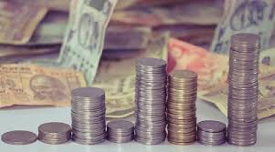 अमेरिकी डॉलर के मुकाबले रुपया 50 पैसे चढ़कर 81.42 पर पहुंचा.
