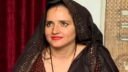 “मैं पाकिस्तान की बेटी थी, लेकिन अब भारत की बहू हूं। मैं यहीं रहना चाहती हूं”, सीमा हैदर पर मंडराया देश छोड़ने का खतरा, लगाई भारत में रहने की गुहार।