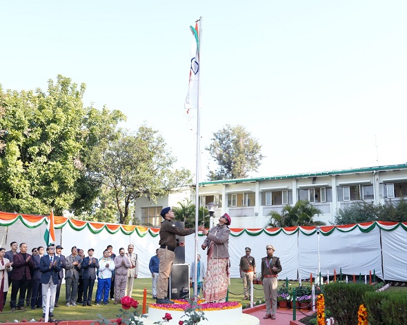 मुख्य सचिव ने सचिवालय में राष्ट्रीय ध्वज फहराया