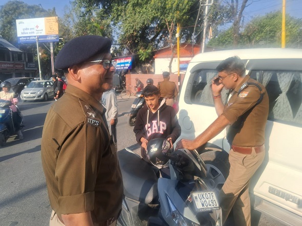 सड़कों पर उतरे एसएसपी अजय सिंह