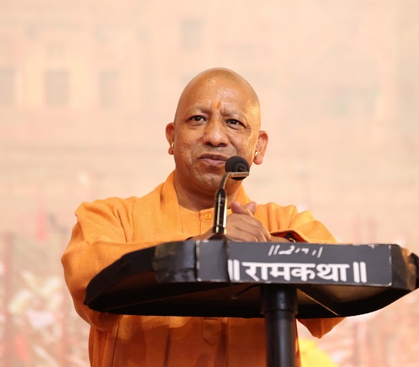 मुख्यमंत्री योगी पहुंचे संगम परमार्थ, दिव्य हुआ नज़ारा