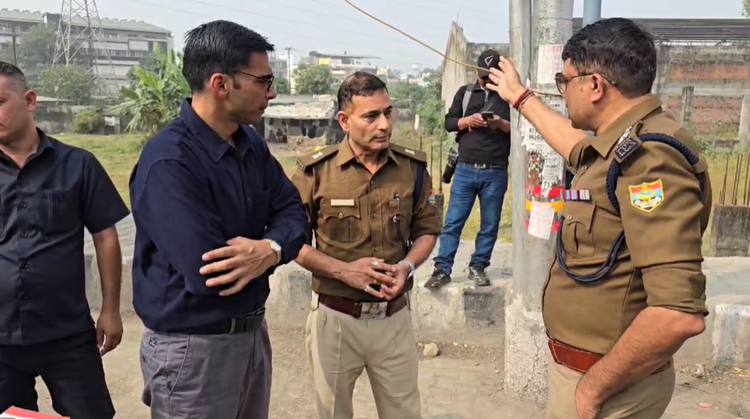 बाइक से शहर सुधारने निकले डीएम एसएसपी 