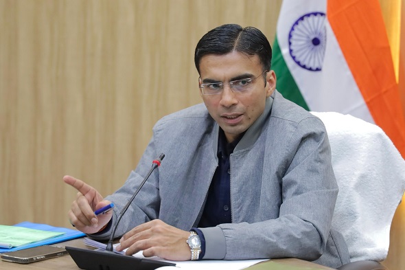 सरकारी स्कूल के बच्चों को मिलेगी निजी स्कूलों की सुविधाएं :  डीएम