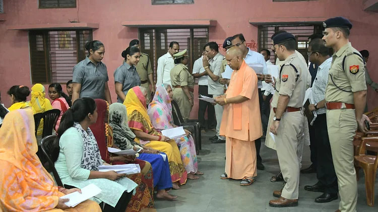 गोरखपुर में सीएम योगी आदित्यनाथ के जनता दरबार में पहुंचा बकरी की हत्‍या का मामला, जांच का क‍िया वादा
