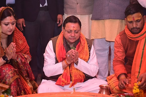 श्री वनखंडी महादेव शिव मंदिर की शरण में धामी सरकार