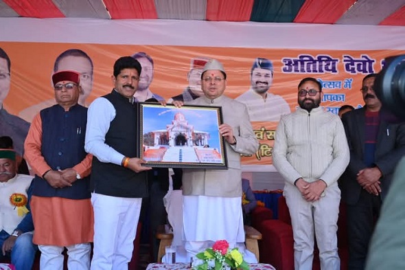 मुख्यमंत्री ने जौनपुर सांस्कृतिक महोत्सव में दी विकास की सौगात