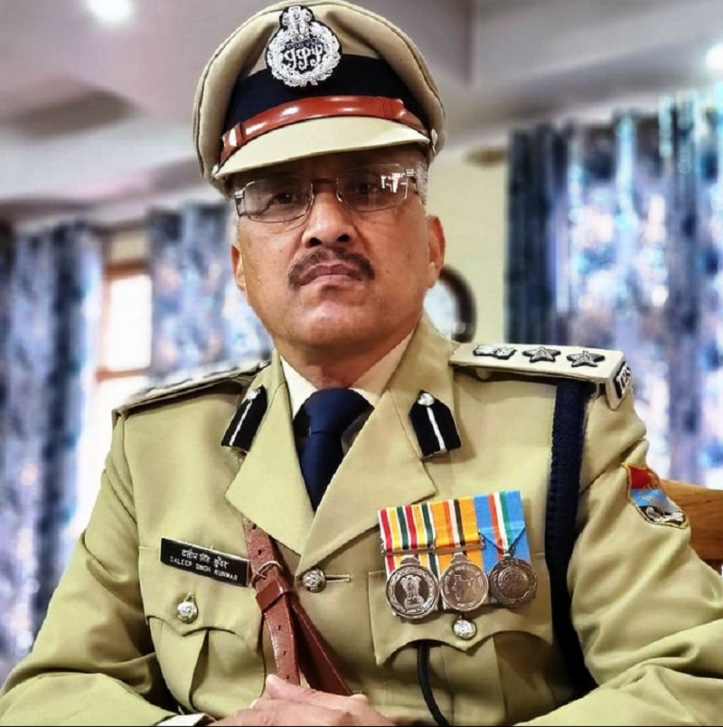 देहरादून एसएसपी दिलीप सिंह कुंवर ने बड़ी कार्रवाई करते हुए एक चौकी प्रभारी समेत पूरे स्टाफ को किया अटैच और यहां नए स्टॉफ को नियुक्त करने के दिए निर्देश.