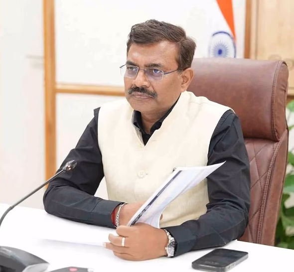 प्रदेश में संविदा और आउटसोर्स नियुक्तियों पर रोक से बढ़ी बेचैनी :  मुख्य सचिव