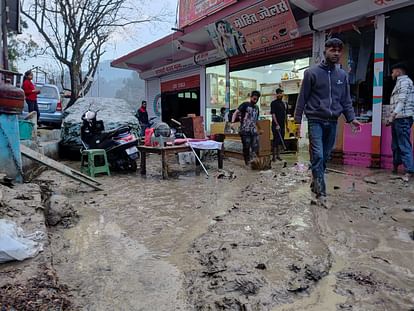 उत्तराखंड में बदला मौसम का मिजाज: रुद्रप्रयाग-चमोली में भारी बारिश और ओलावृष्टि से जनजीवन अस्त-व्यस्त