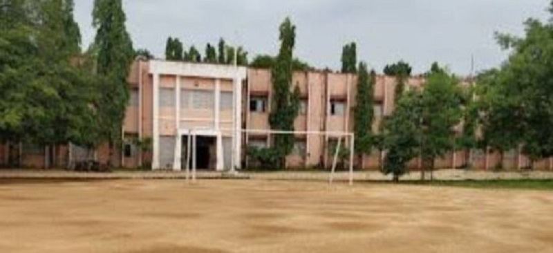 आखिर क्यों प्रिंसिपल समेत 17 शिक्षकों को कर दिया गया सस्पेंड: