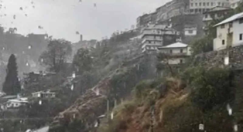 पहाड़ों की रानी मसूरी में मूसलाधार बारिश से जनजीवन अस्त व्यस्त: