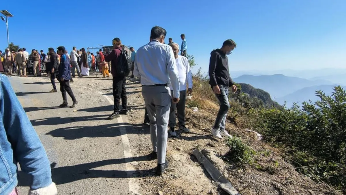 टिहरी: कुंजापुरी दर्शन के लिए जा रही बस दुर्घटनाग्रस्त, पांच श्रद्धालुओं की दर्दनाक मौत