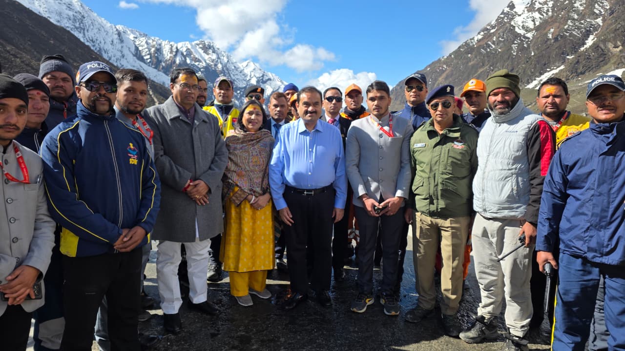 उद्योगपति गौतम अडानी ने किए केदारनाथ धाम के दर्शन