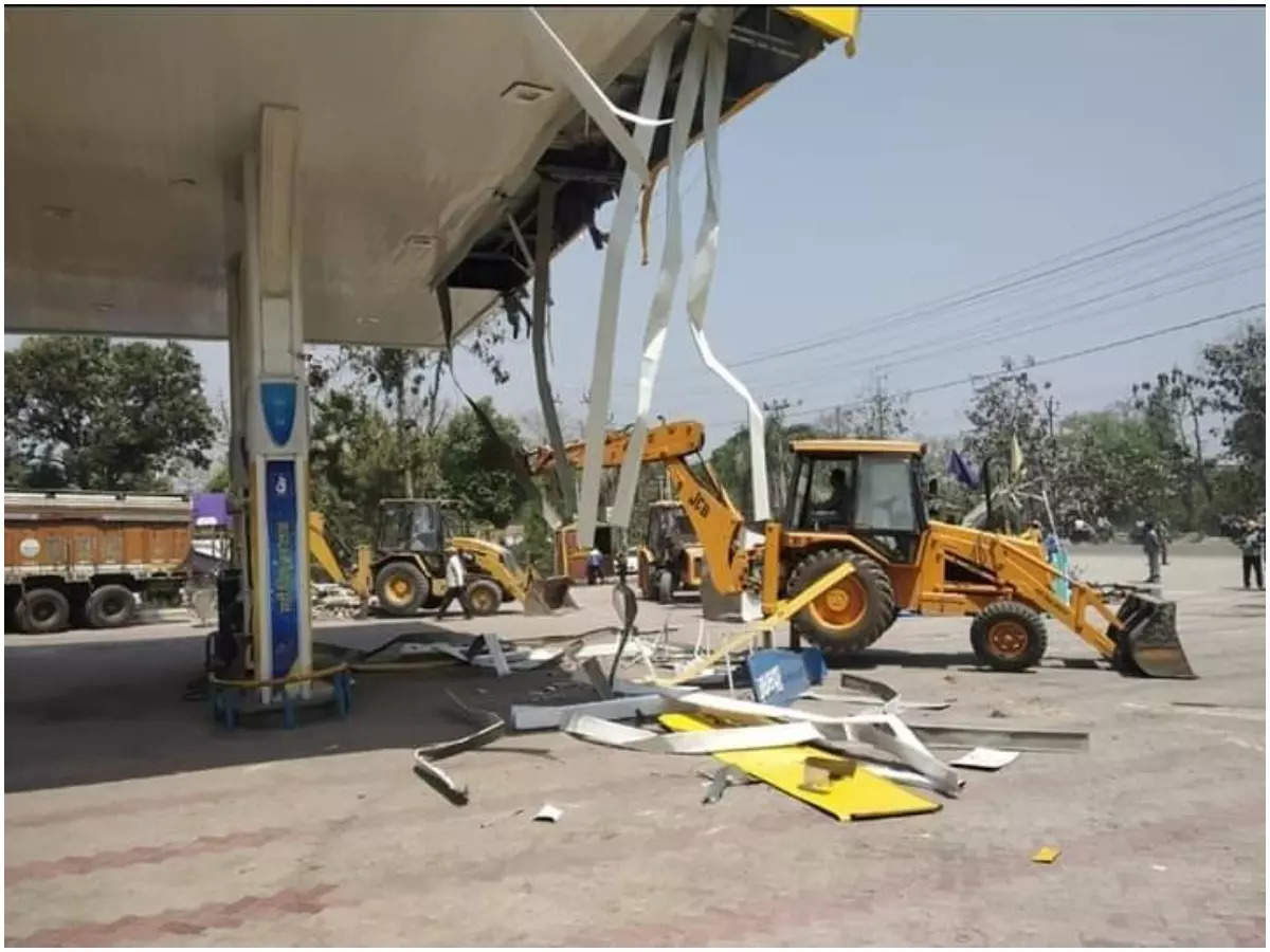 up :  के जिस विधायक के पेट्रोल पंप पर चला था योगी का बुलडोज़र, राष्ट्रपति चुनाव में उसने ही कर दिया खेल