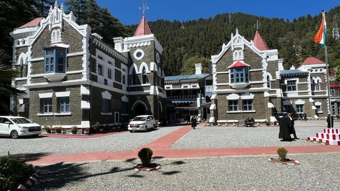 त्रिस्तरीय पंचायत चुनाव पर हाईकोर्ट की रोक, आरक्षण रोटेशन को लेकर उठे सवाल