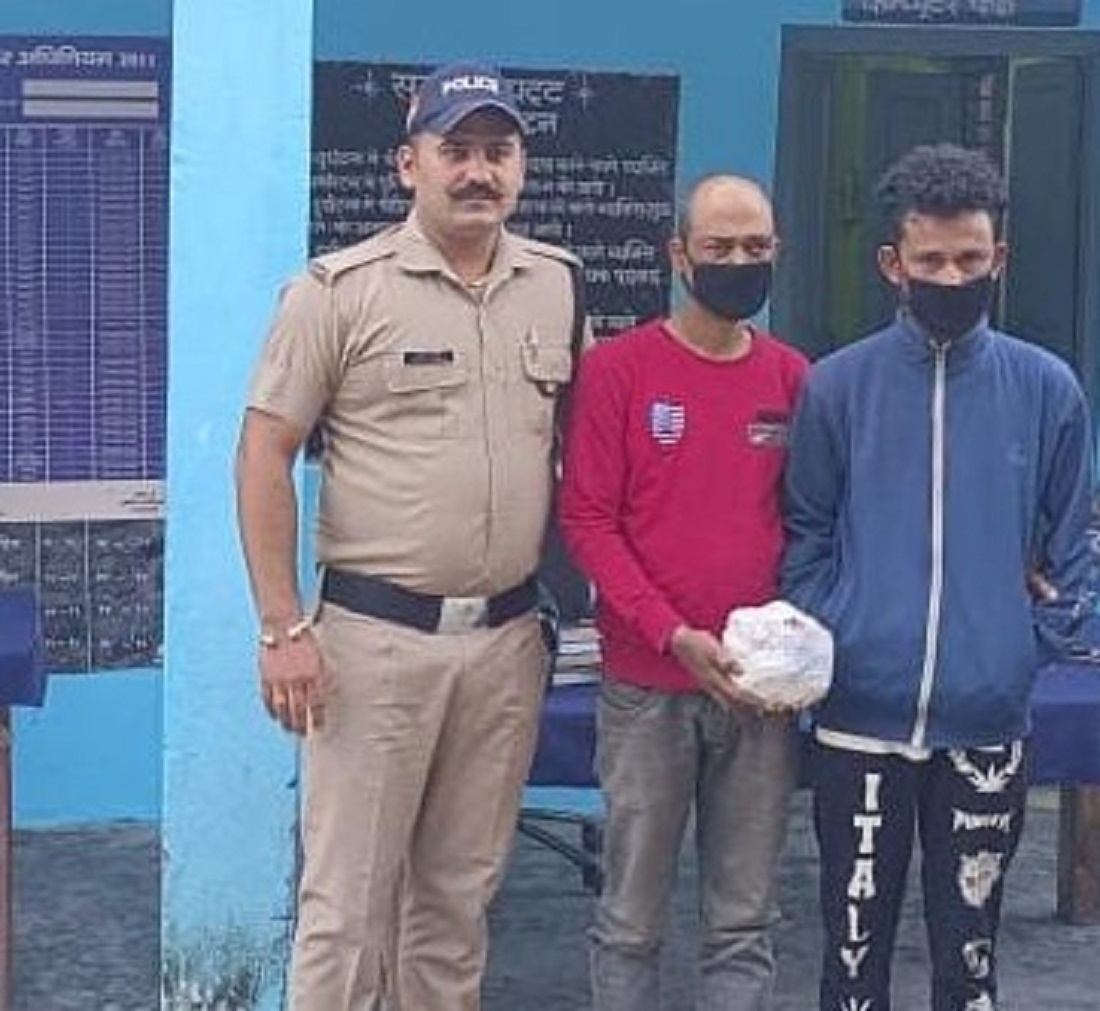 उत्तरकाशी में पूलिस ने नैटवाड, कुनारा मोटर मार्ग से 1 किलो 100 ग्राम चरस के साथ दो युवकों को किया गिरफ्तार.