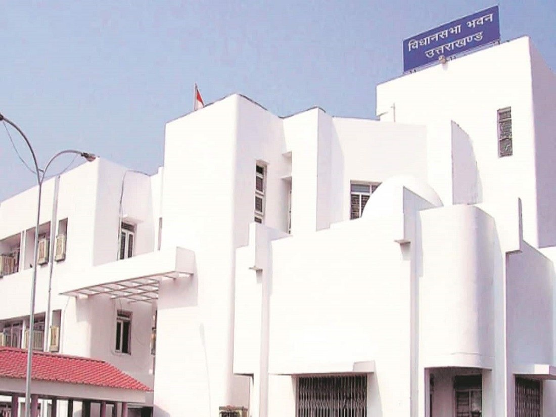 उत्तराखंड में कर्मचारियों को हटाने के फैसले से विधानसभा के कर्मचारी हुए भावुक.