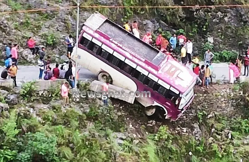 मसूरी में सड़क से 10 फीट दूर बस के गिरने से 38 घायल, राज्य आपातकालीन संचालन केंद्र अनुसार गंभीर रूप से घायल यात्री को इलाज के लिए किया रेफर देहरादून।