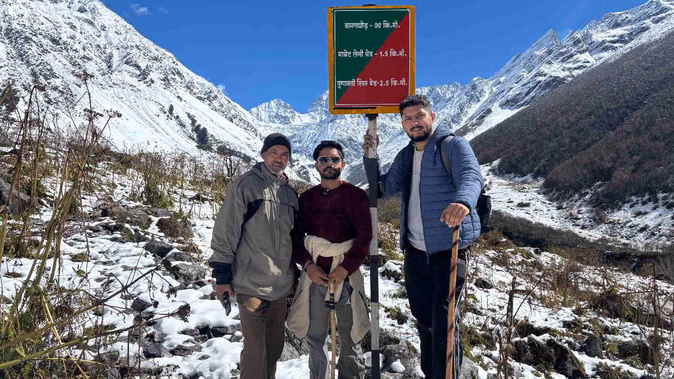 बर्फ से ढकी ‘फूलों की घाटी’ बनी स्वर्ग जैसी खूबसूरत, 31 अक्तूबर से बंद होगी आवाजाही