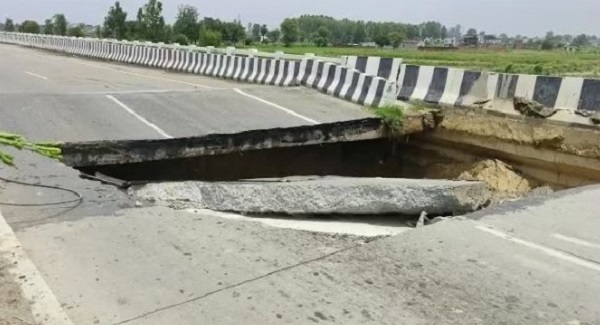 नेशनल हाईवे हरिद्वार और रुद्रपुर का हुआ एनएच पुल छतिग्रस्त: ग्रामीणों मेंआक्रोश। ।