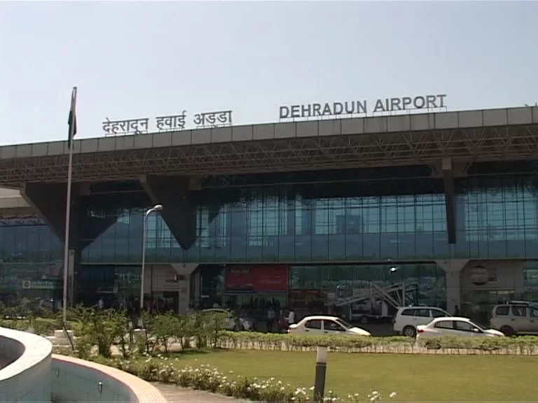 देहरादून न्यूज़ टुडे : में पहली बार रात में खुला जौलीग्रांट एयरपोर्ट