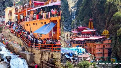 नई व्यवस्था के अनुसार यमुनोत्री आने यात्रियों को 60 मिनट में दर्शन कर लौटना होगा.