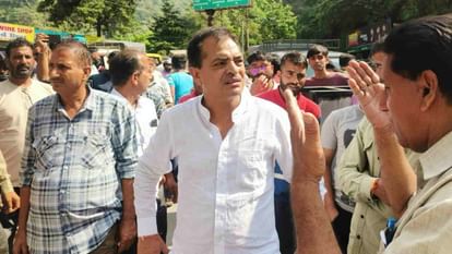 मसूरी-देहरादून मार्ग पर हंगामा: यमुनोत्री विधायक संजय डोभाल का काफिला रोका